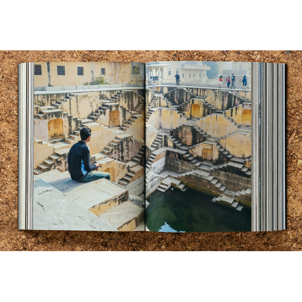 Bjarne Mastenbroek. Dig it! Building Bound to the Ground